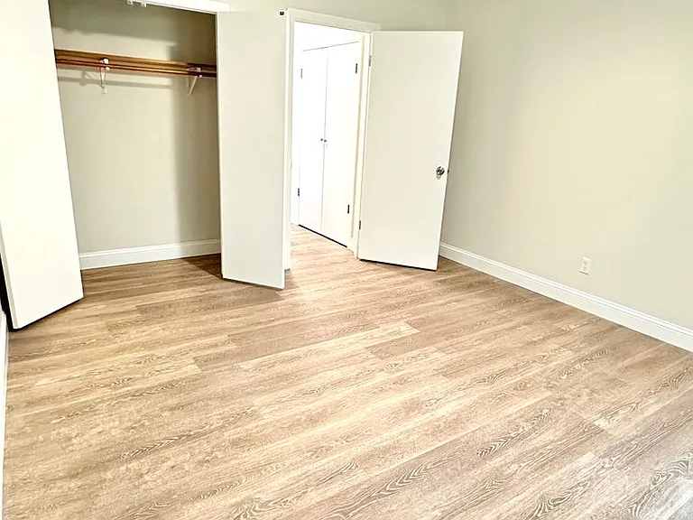 2100 Stanley St — Photo 3