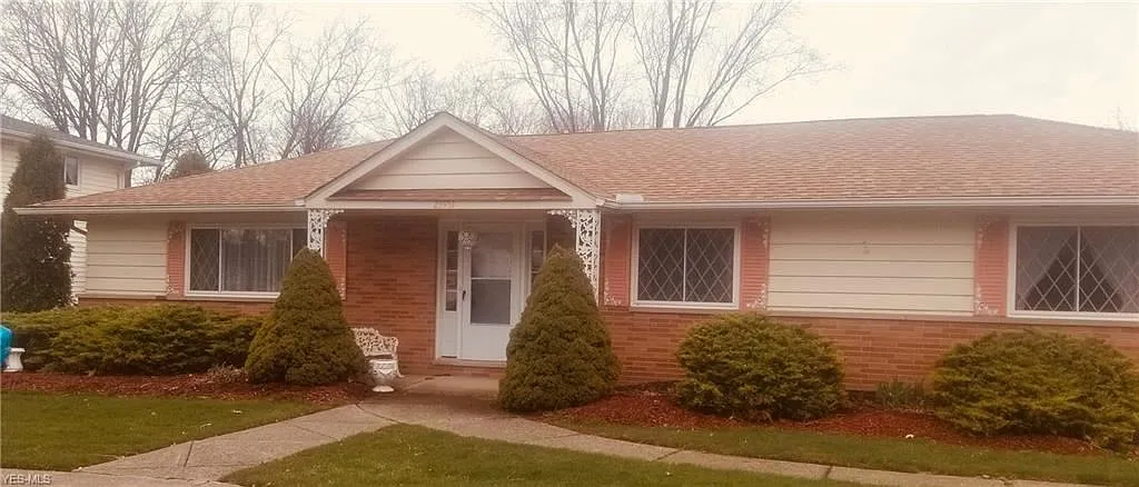 23951 Euclid Chagrin Pkwy photo 1