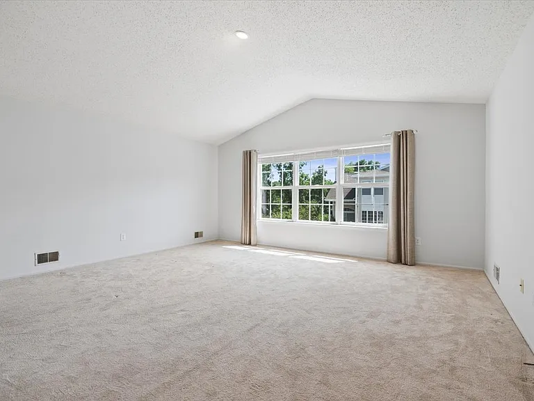 82 Hancock Dr — Photo 26