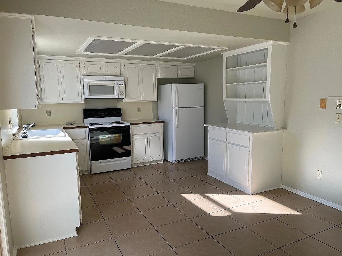 2 bed, 2.5 bath, 1360 sqft, $1,495 — Photo 3