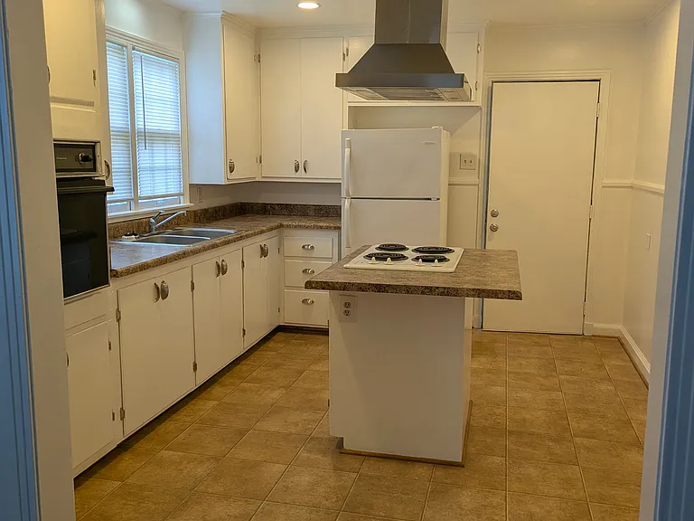 540 N Park St — Photo 10