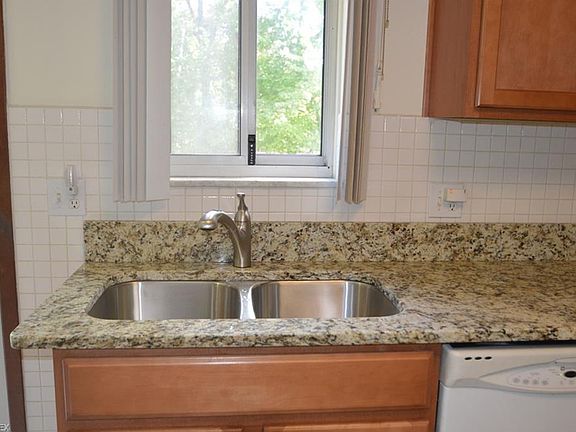 5th image of 8163 Stuart Ct