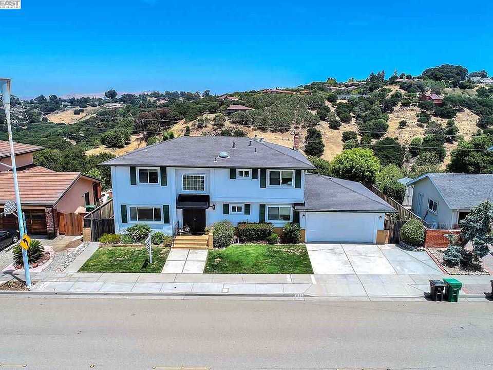 1st image of 3732 Oakes Dr