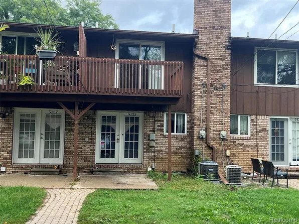 5137 Cass Elizabeth Rd, Waterford, MI 48327