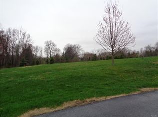 140 Redstone Dr, Bushkill Twp, PA 18064