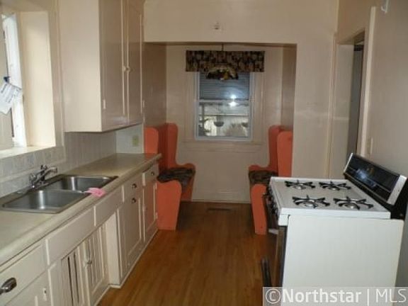 5th image of 2638 McKinley St NE