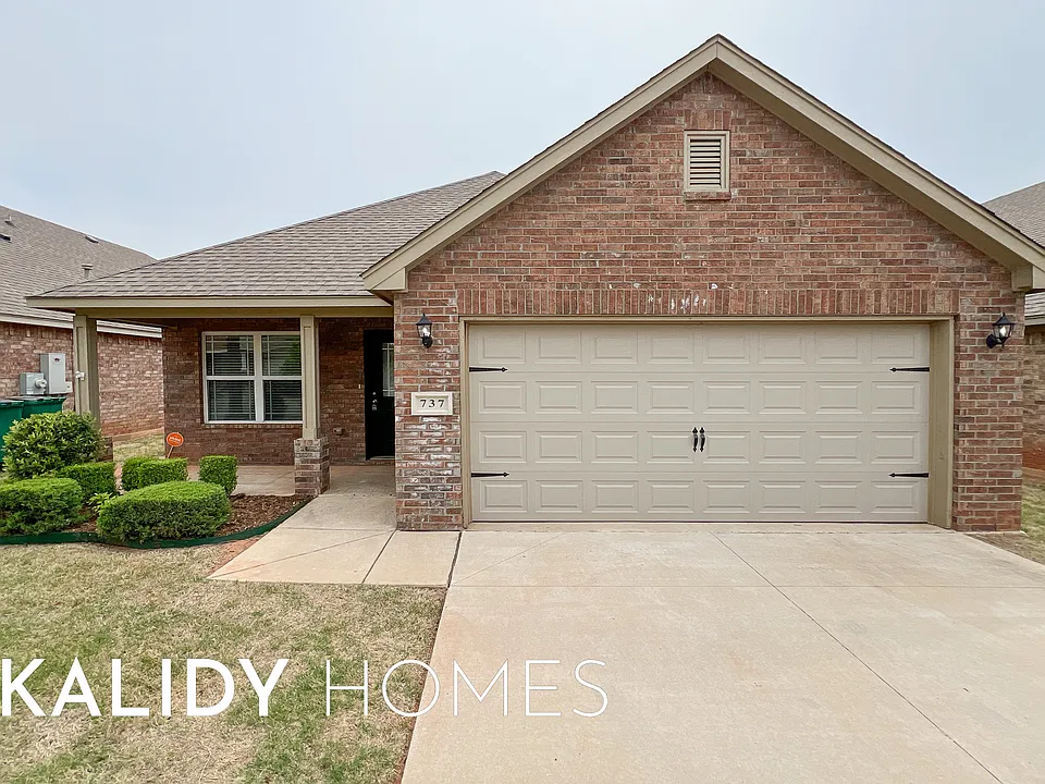 737 Christian Ln