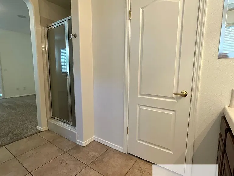 626 W Lisbon Ln — Photo 14