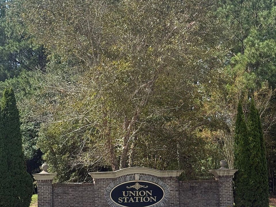 2nd image of 193 Oakdale Way