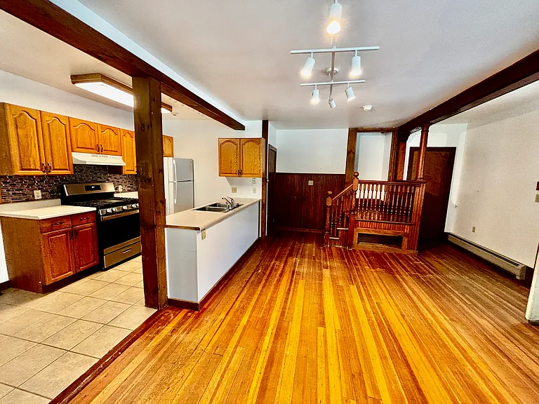 45 Holbrook Ave #6 — Photo 4