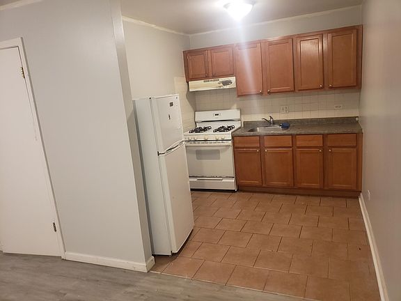 3rd image of 1712 W Estes Ave APT G7