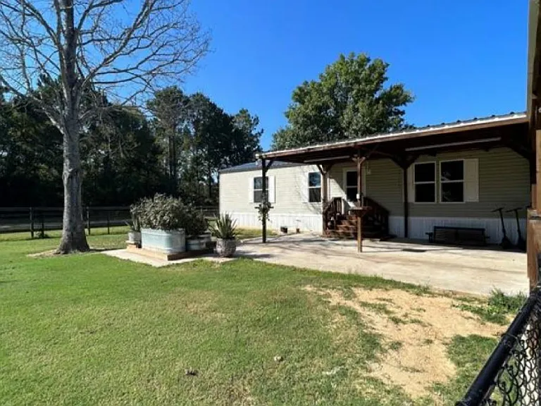 2133 County Road 676 — Photo 1