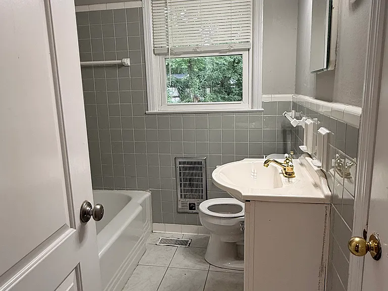 910 Sawyer Dr — Photo 4