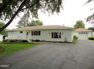 2064 W Fairview Rd, Freeport, IL 61032