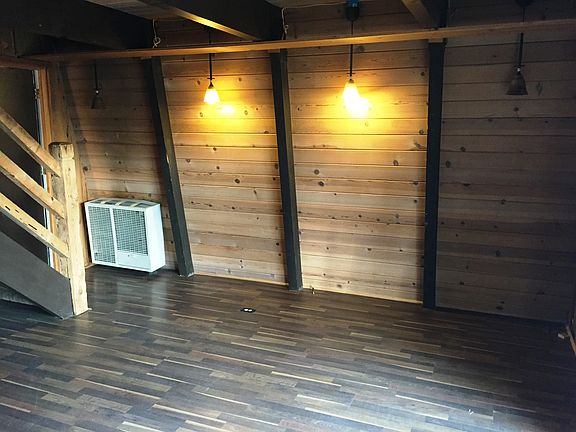 4th image of 325 E Tiger Lily Dr