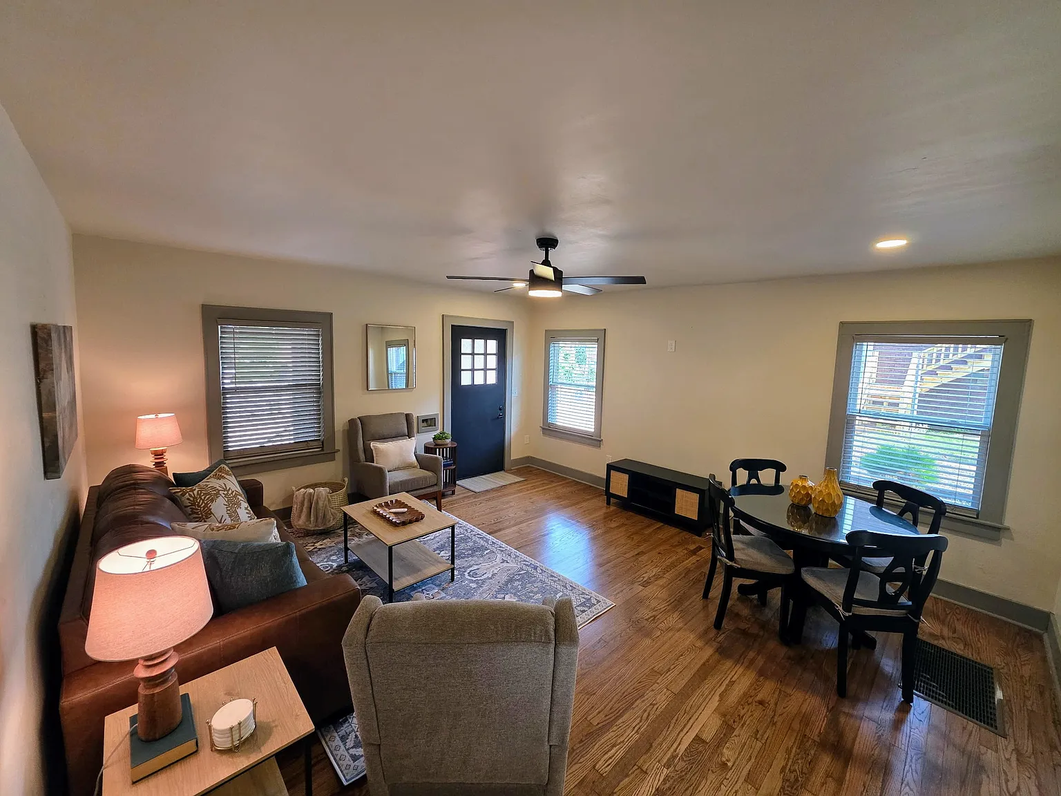 2 bed, 1004 sqft, $1,800 — Photo 3