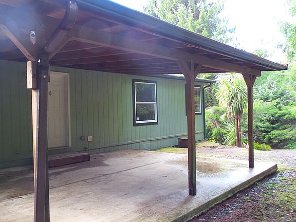 3rd image of 182 N Deer Hill Dr