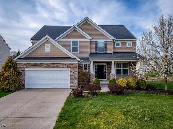 256 E Legend Ct, Highland Heights, OH 44143