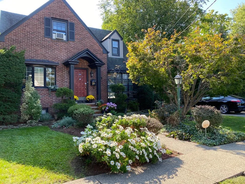 Rollins Ave, Clifton — Photo 1