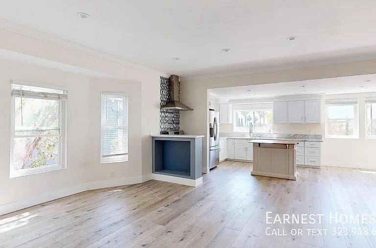 1307 Waterloo St — Photo 2
