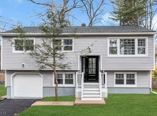 20 Stony Brook Rd, Stanhope, NJ 07874