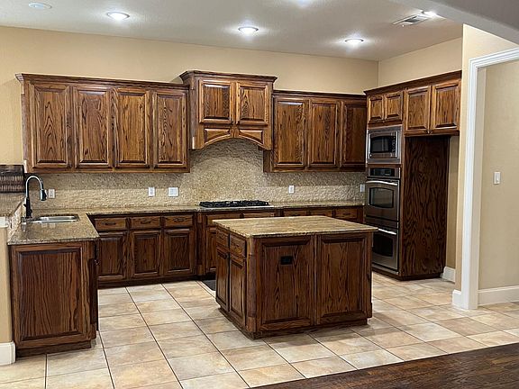 3rd image of 908 Evening Shade Ln