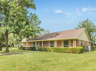 201 Dahlia St, Lake Jackson, TX 77566