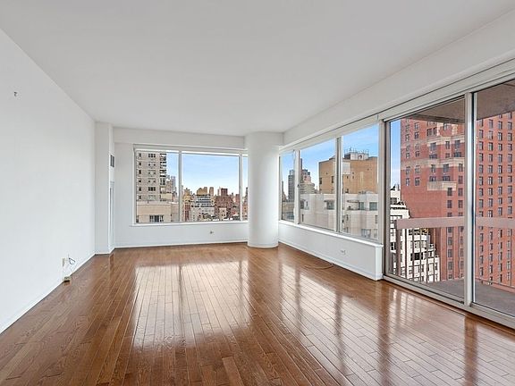 3rd image of 200 E 69th St APT 21A