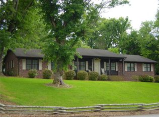 902 Westview Dr, Wilkesboro, NC 28697