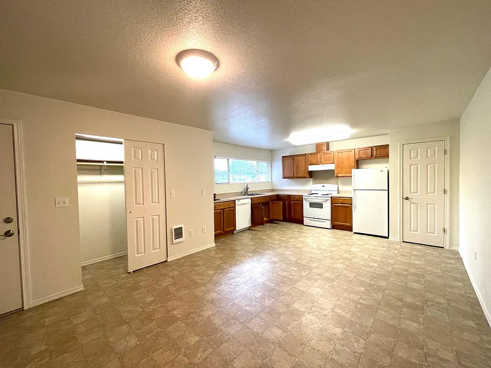 Looking toward kitchen from living room. It's spacious!