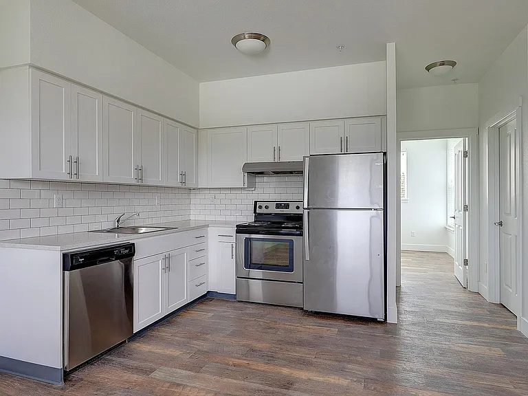 5511 NE 17th Ave — Photo 2