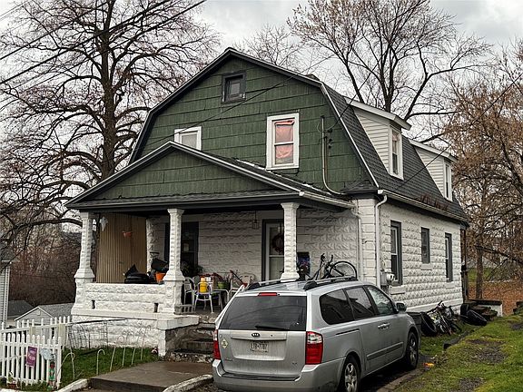 2nd image of 153 Saint Charles St