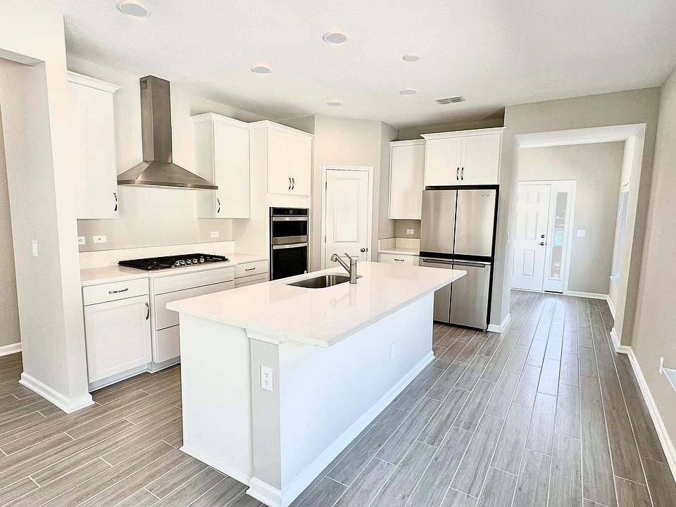 1st image of 470 Stargaze Ln