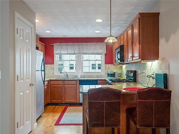 5th image of 881 Greenwich Ave #19