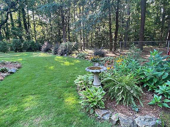 5th image of 203 Loraine Woods Dr