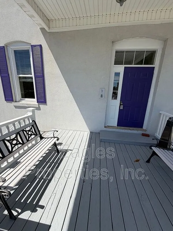2 bed, 1.0 bath, $1,200 — Photo 4