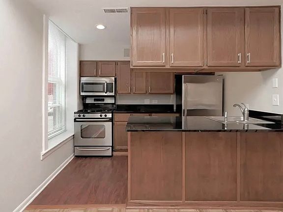 2nd image of 159-161 W Goethe St #1D