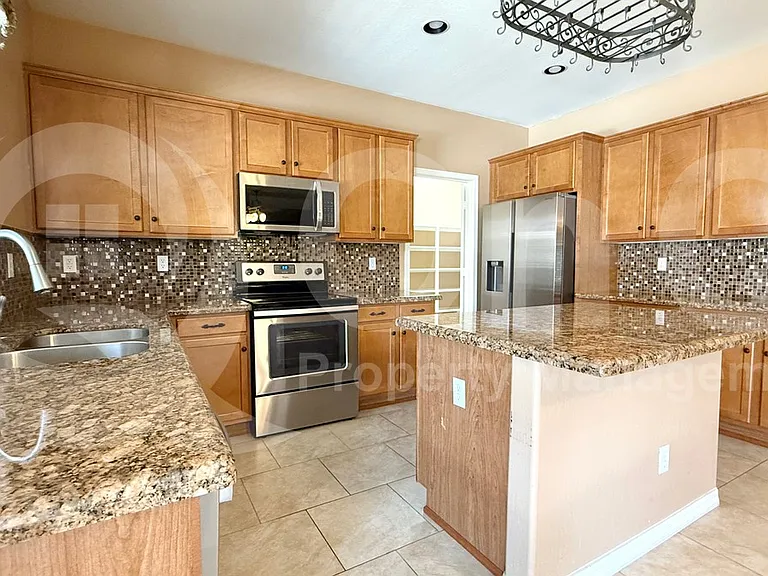 2714 E Birchwood Pl — Photo 2