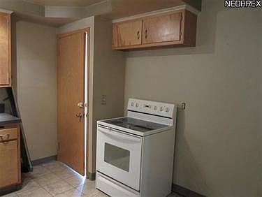 3rd image of 105 John St
