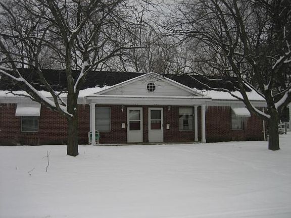 2nd image of 727 Berkshire Ln