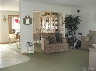 3 Salem Ln, Selden, NY 11784
