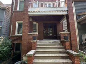 1519 W Granville Ave, Chicago, IL