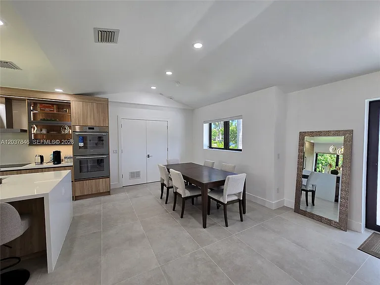 1141 Hollywood Blvd — Photo 15