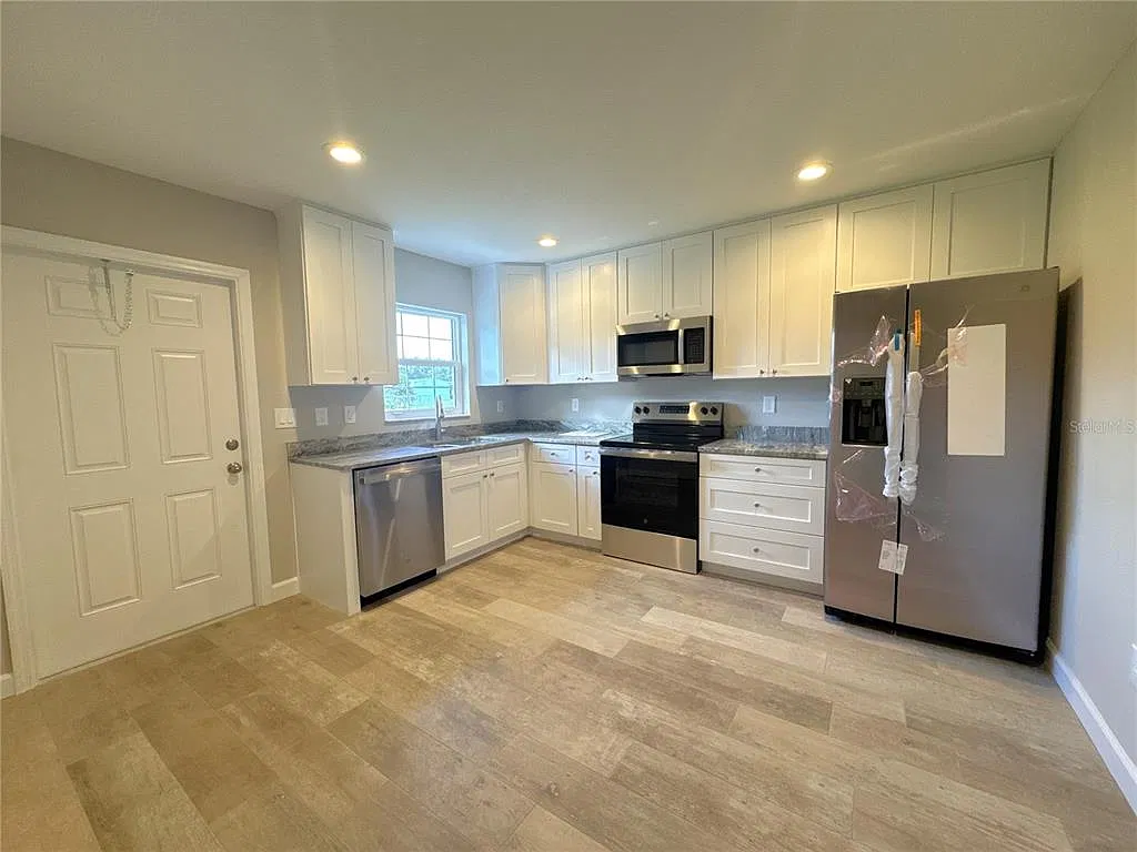 2 bed, 2.0 bath, 930 sqft, $1,395 — Photo 4