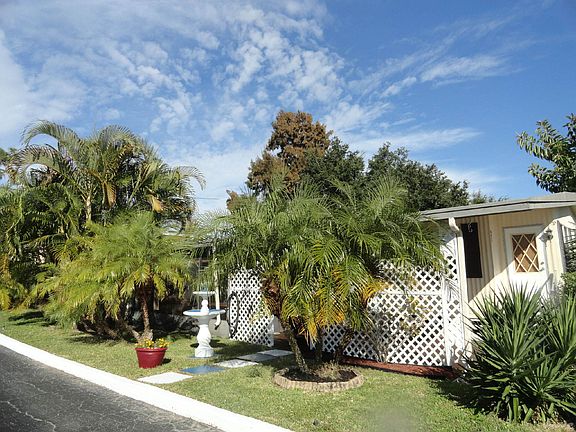 CARPORT/LANAI SIDE VIEW
