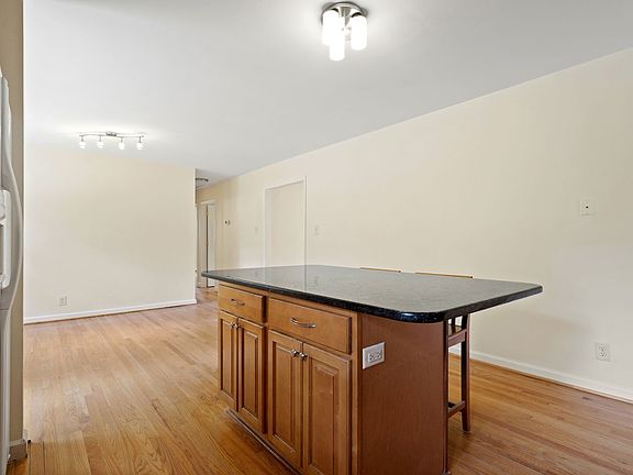 4th image of 708 Tinkerbell Rd