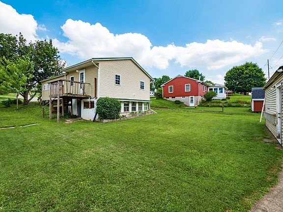 5th image of 33 Hilltop Dr