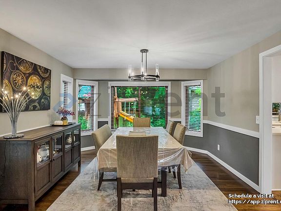 4th image of 905 224th Ave NE