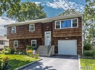20 Ireland Pl, West Babylon, NY 11704