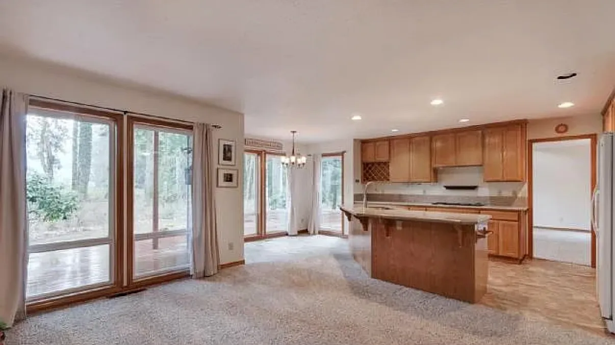 4 bed, 2296 sqft, $3,500 — Photo 3